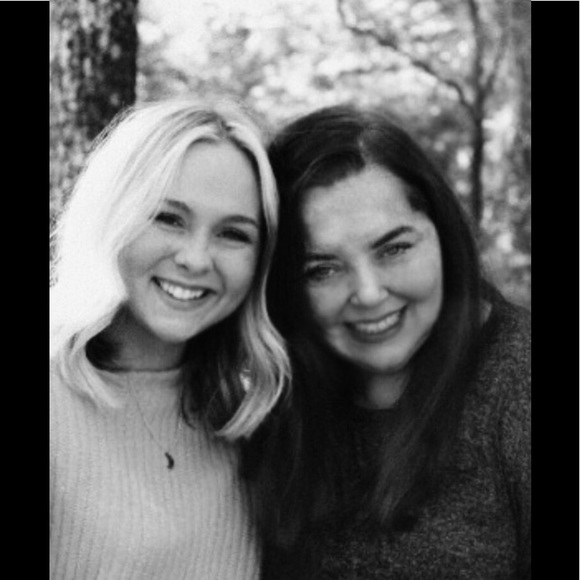 Meet your Posher, Misti - Picture 7 of 8